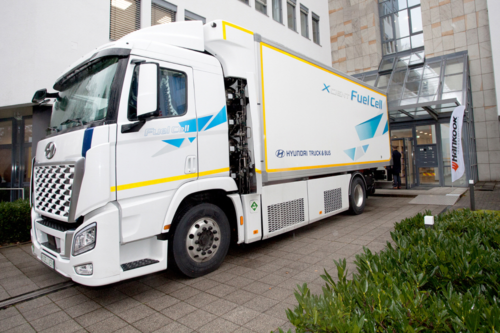 HankookTirelaunchesroadshowwithhydrogenpoweredHyundaiXCIENTFuelCelltruck3
