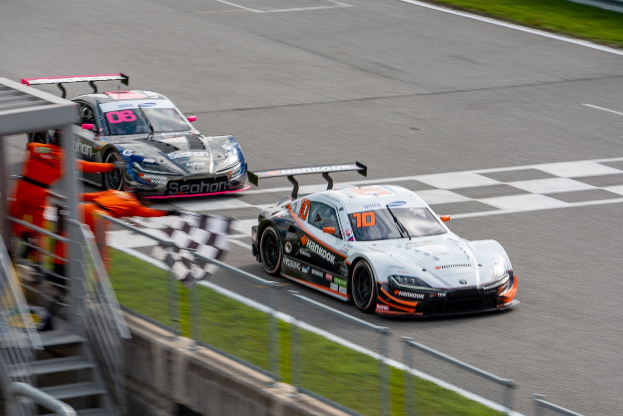 조항우선수1위로결승선통과